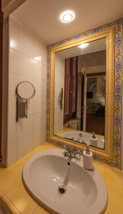 Anna Trevi - Luxury In Apartamento